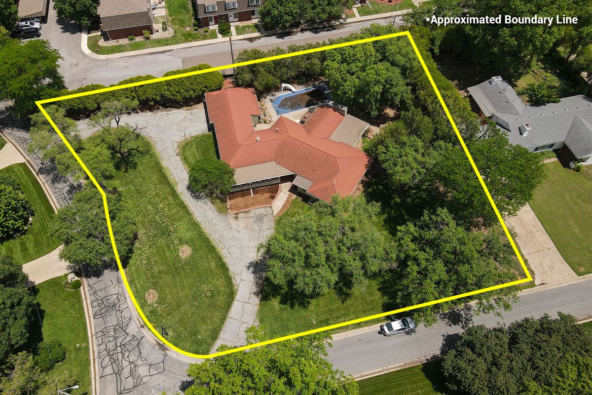 2 S. Drury Ln., EASTBOROUGH, KS 67207 McCurdy Real Estate & Auction