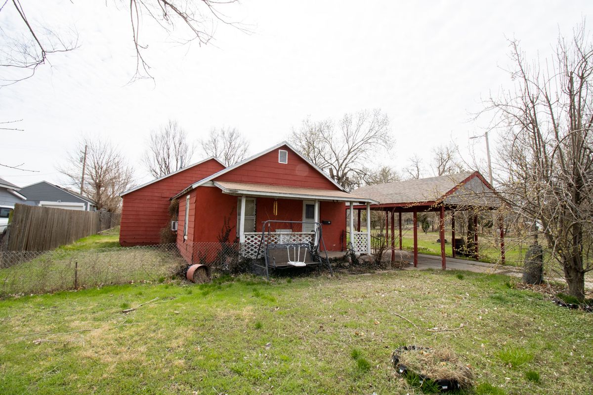 211 E. Osborne St., HUTCHINSON, KS 67501 McCurdy Real Estate & Auction