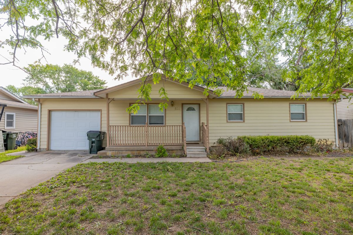 818 Pine St., HALSTEAD, KS 67056 McCurdy Real Estate & Auction