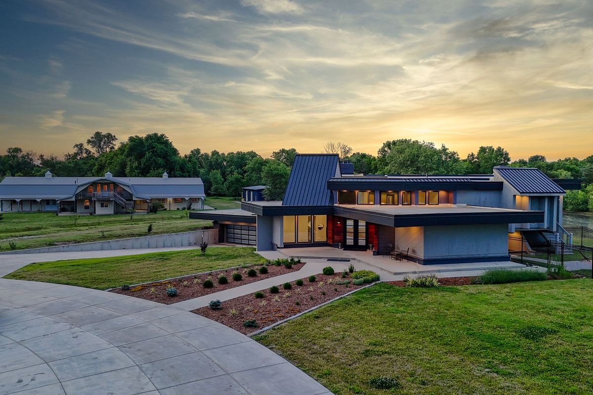 An Urban-Modern Home Inspired by Frank Lloyd Wright Tucked Away in ...